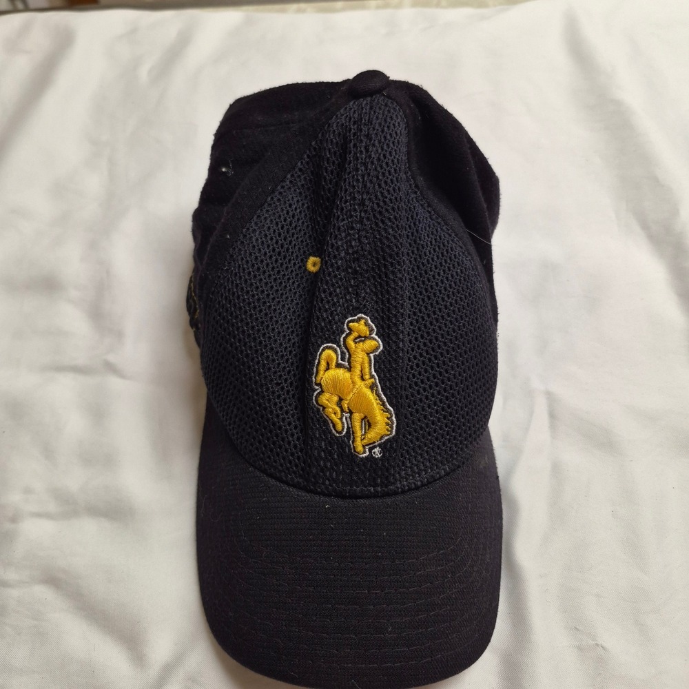 Zephyr Wyoming Cowboys NCAA Z-Fit Hat Black Gold XL Mesh Front‎ Steamboat Logo